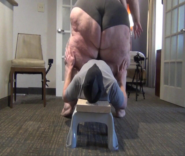 Spanxbeluga's 650 Lb Vs. the Board (Full Weight Productions)