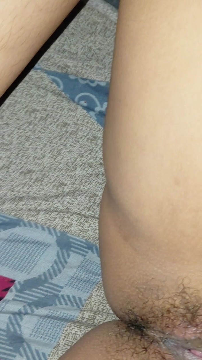Bedhabbit: 방이 있는 소년과 소녀 그리고 그는 친구였어