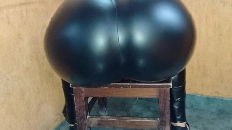 Xprohibidox1: Polis berpantat besar mengalihkannya