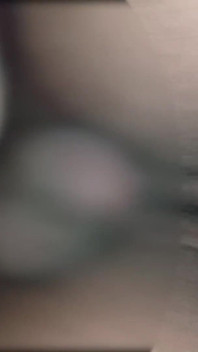 Sexe amateur avec une femme nymphomane sur une grosse bite noire