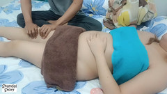 Skandal Story: Memijat ibu tiri cantik yang lelah