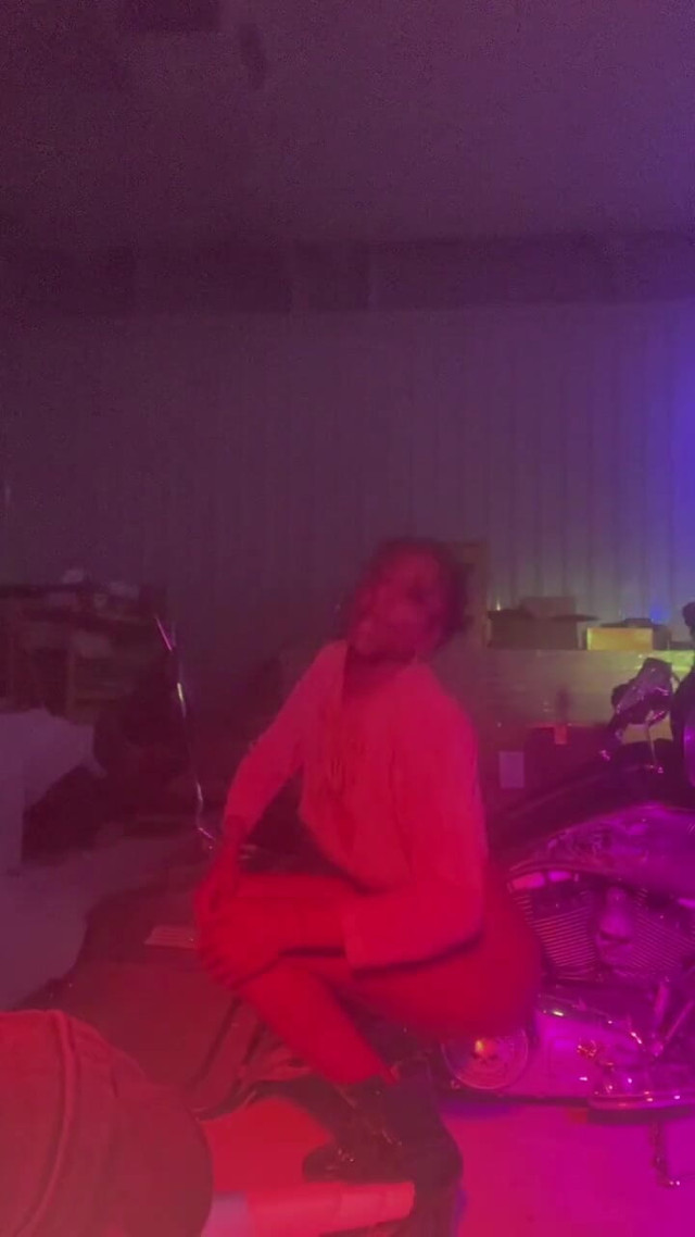 BBC TS Slow Dancing on Motorcycle (Yummie encounters) BBC TS Slow Dancing on Motorcycle (Yummie encounters)