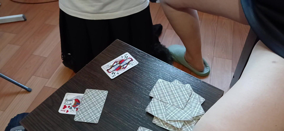 Lesbian-illusion: Mon voisin a perdu sa copine à cards