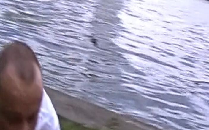 Deutsche Camgirls: Carina ragazza tedesca sborra in faccia dopo una calda scopata...
