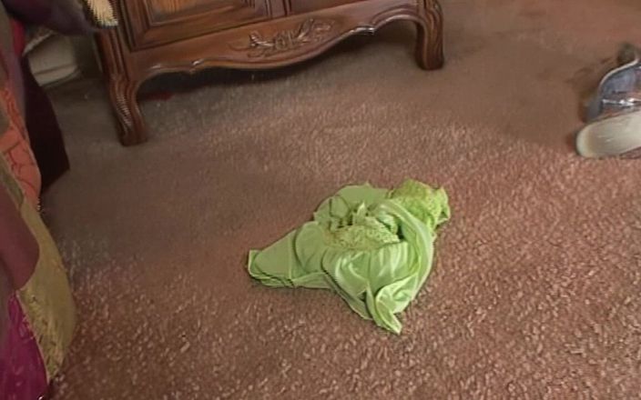 My Porn King: Assista me ser fodida por outra mulher