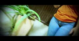 Uncut Lil Midget & Latina Freaky Friends: Lil midget kommt vorbei, um ihren hals zum nachtisch zu...