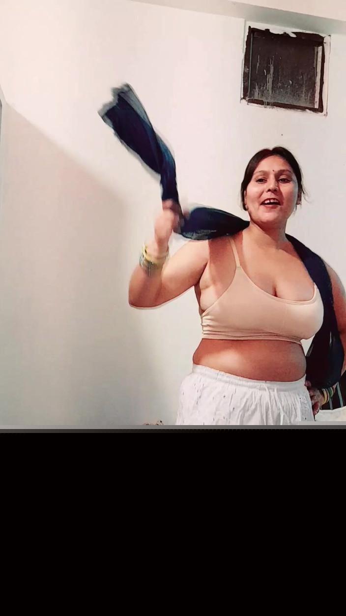 Puja555: Tančící desi manželka Puja Bhabhi