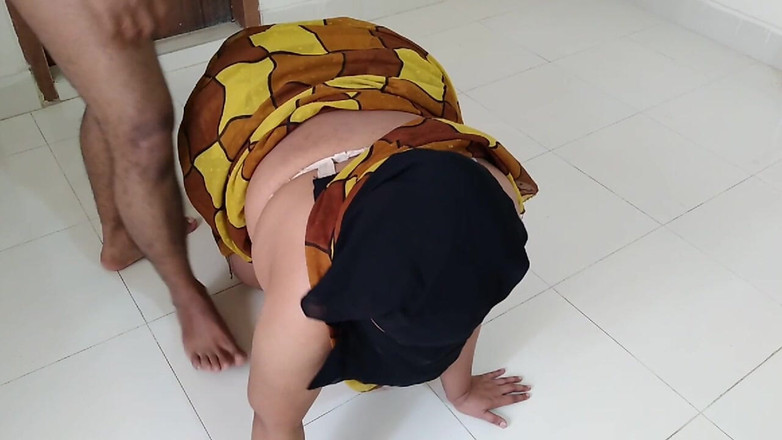 Aria Mia: Pembantu india sri lanka bersihin kamar mafianya waktu dia lagi...