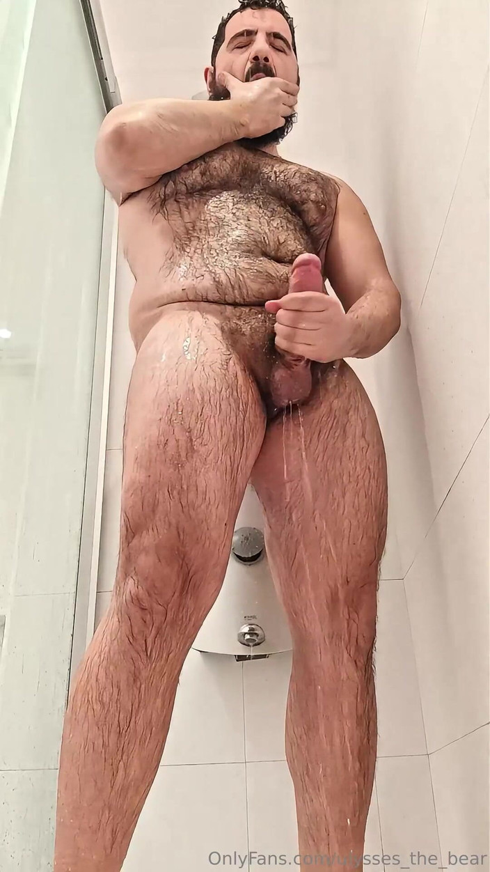 Ulysses the bear: Honění mokré