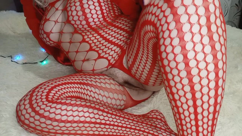 Whitekitten: レッドフィスナットボディスーツとファーティーズ