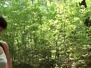 123XXX - 100% Amateurs: Cette vieille brune adore l’action en plein air avec une énorme...