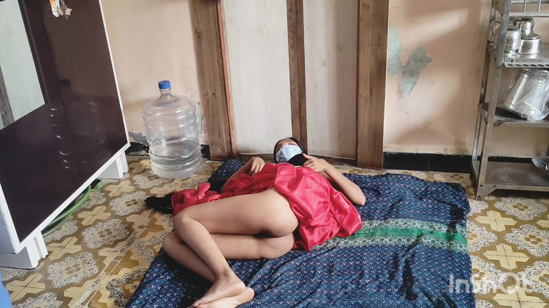 Desishycouple: 德西哥 shivani 穿着红色纱丽自慰。