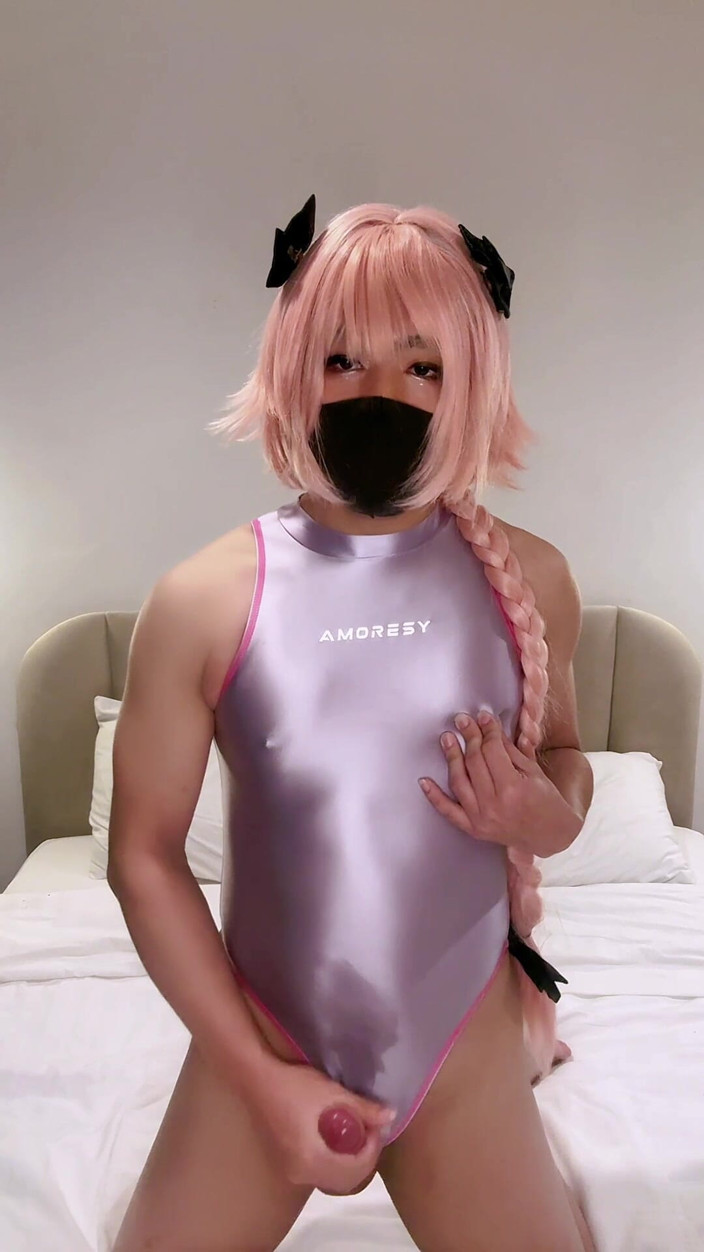 Rikka Rinn: 타이트한 수영복을 입은 Astolfo Femboy 시오후키와 정액