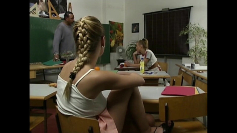 BB Xzess: Putas gostosas da faculdade chupam pau!