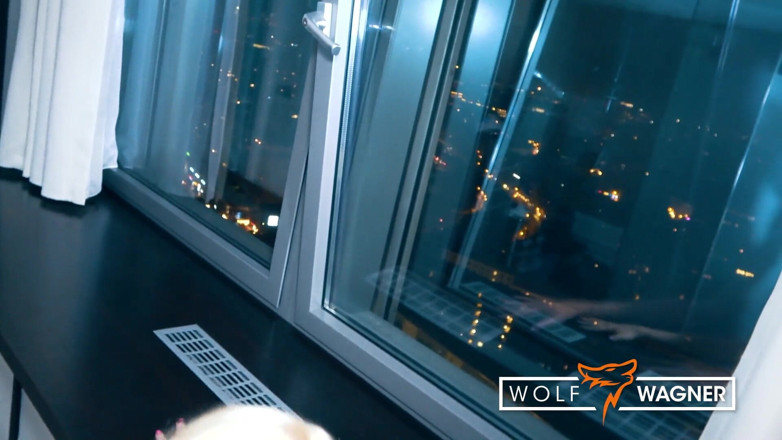 Wolf Wagner.date: Splendida angel disossato e vetri con sborrata in un hotel!...