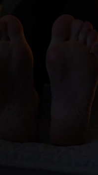 55. Menggoda kaki