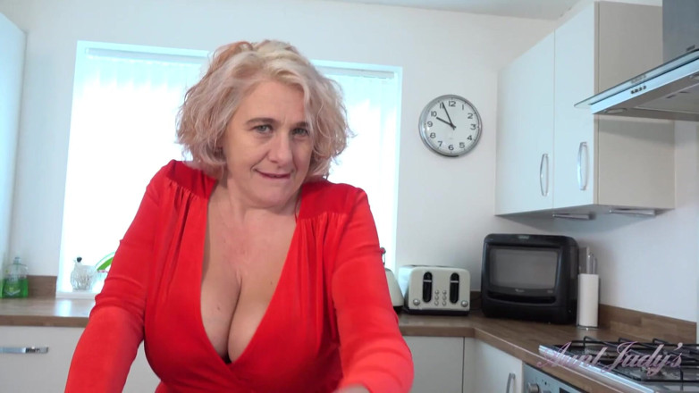 Aunt Judy's: Auntjudys - cycata BBW gospodyni domowa Camilla - Strip Poker POV