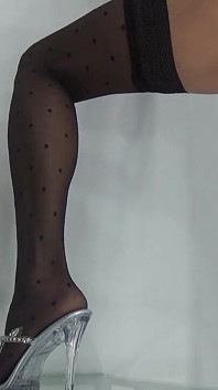 Pissing Babe in Nylon