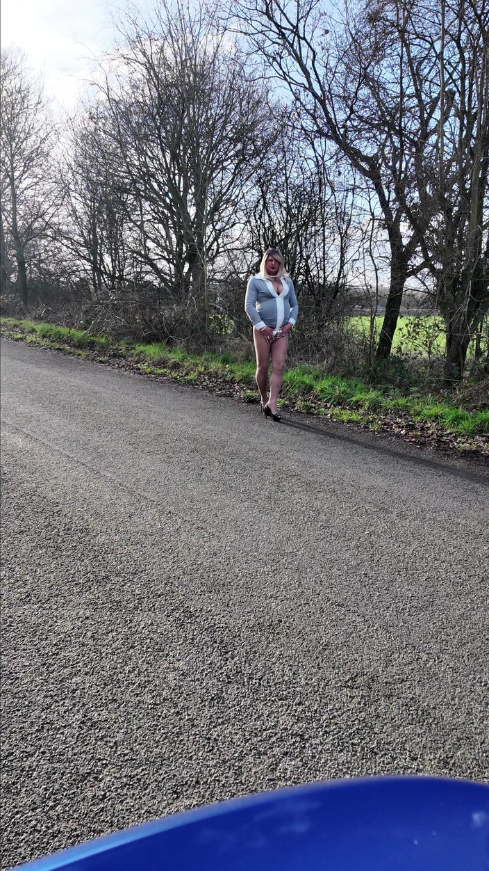 Kellycd2022: Сексуальний кроссдрессер kellycd2022 для післяобідньої їзди в колготках і на підборах