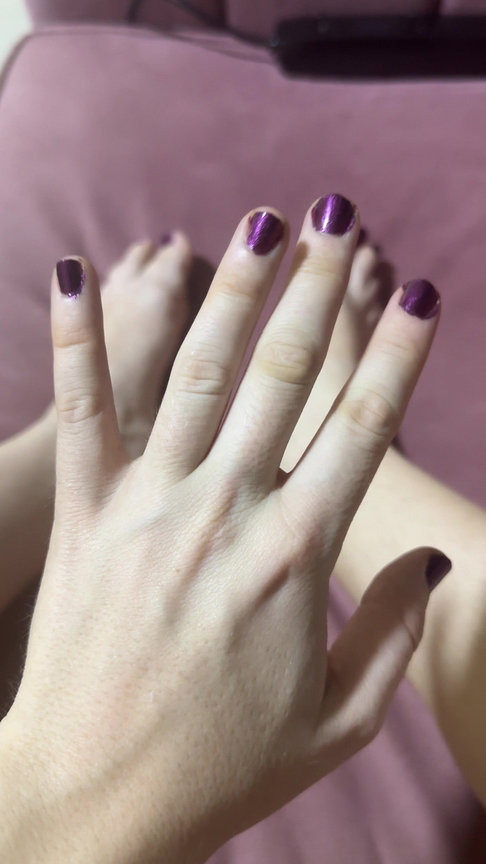 SweetLucy96: Tôi sơn móng tay của mình