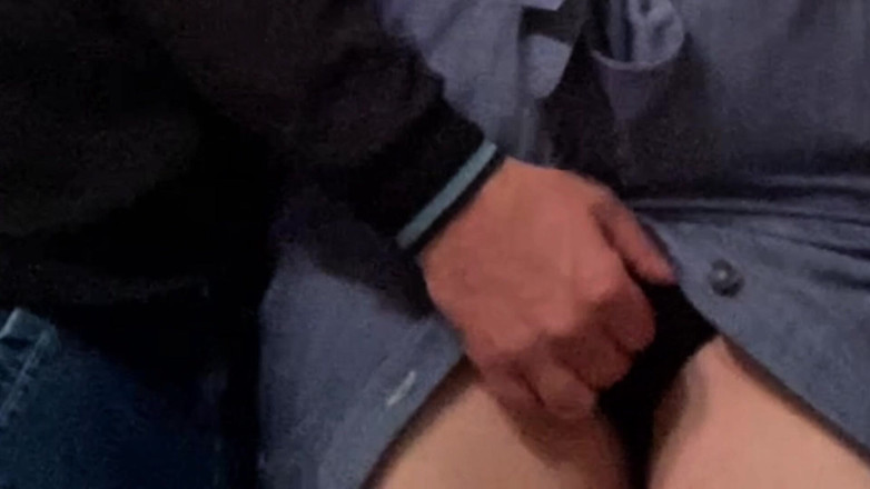 Niki studio: अजनबी ने मेट्रो में काम करने से पहले कामुक चोदने लायक मम्मी को उँगली की