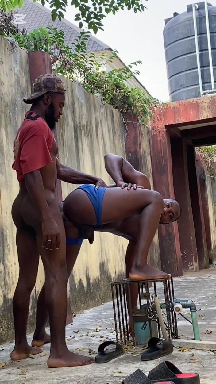 BlackDanie_production: Trapanatura nel cortile