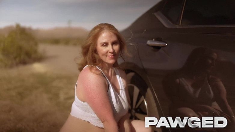 PAWGED: PAWG Holly Haze spuszczona na pustyni przez Muscle Mana