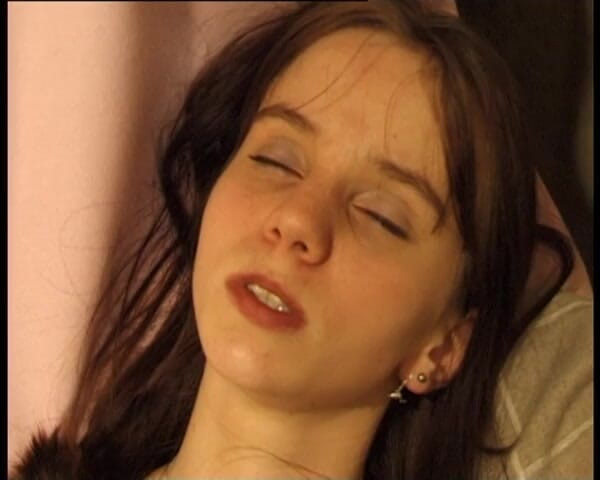 YOUR FIRST PORN: Studentka Maria honí obě díry