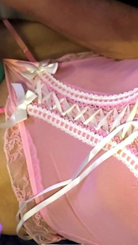 Transvestit Cdmichelle in Rosa Dessous Wichst