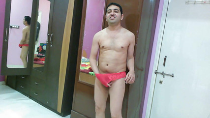 Cute & Nude Crossdresser: 해변 드레스를 입고 팬티를 입은 달콤한 계집 크로스드레서 펨보이 달콤한 롤리팝.