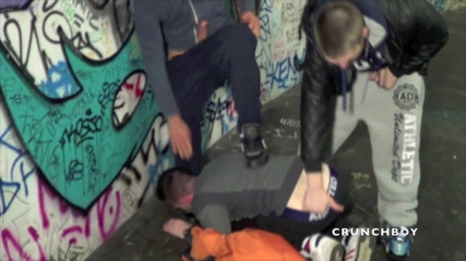 Crunch Boy: Gej ostro zerżnięty przez gangsterów w metrze