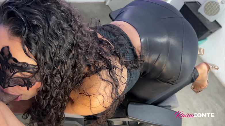 Raissa Conte: Nei Miei Leggings Di Pelle Mentre Sono Vestita - Raissa Conte