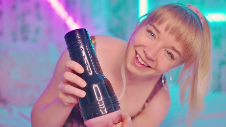 Jolie Lyon: Nevlastní máma vám dostala nové Fleshlight