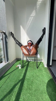 Cewek semok kulit hitam lagi asik orgasme sampai banjir