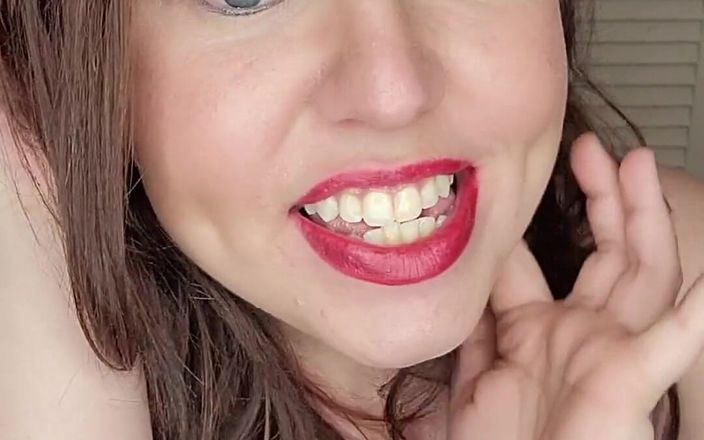 KinkyKatie: तो मैं पूरी तरह से इसे हटाने जा रहा था, मैं इसे देख बहुत जोर से चाटता हूं लेकिन आप लोग मुझे मेरी अजीब पसंद करते हैं