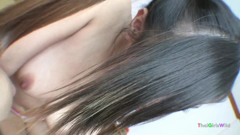 Thai Girls Wild: 亚洲女郎的漂亮奶子被内射