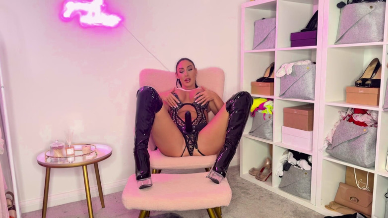 Mila Amora: Alpha Cum Eating for Goddess