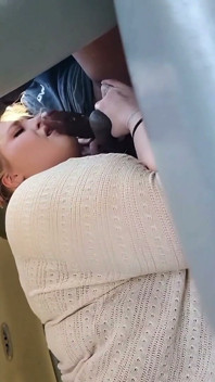 Sneakylink plimbat pe stradă să mănânc pula asta în bancheta din spate