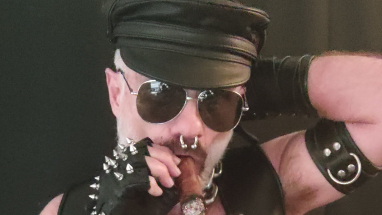 MusclesCigarsFFPig: Papa Punk Cuir
