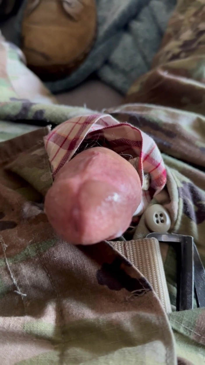 Gay Soldier Stuff: Супер горячая - солдат армии США выстреливает порцию спермы на его сапоги!