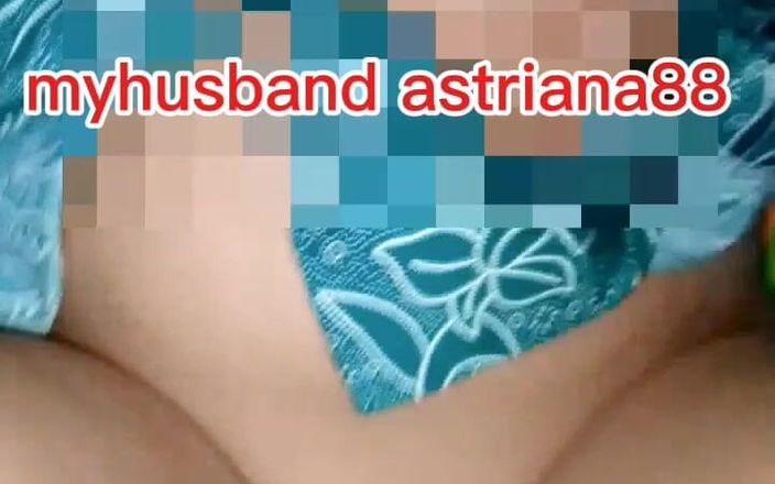Astriana88: 美しいPKK継母と村長:ぼやけた顔、しかし熱い雰囲気パート2