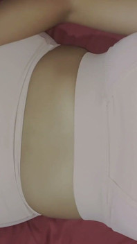 사랑을 만들기 위해 남자를 함정에 빠뜨리는 발정난 소녀