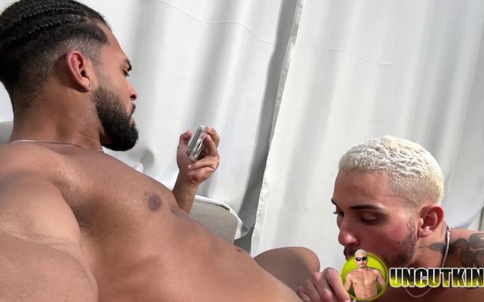 UncutKing: Jao Lucas tar Alencar barbacka hårdporr gay analsex