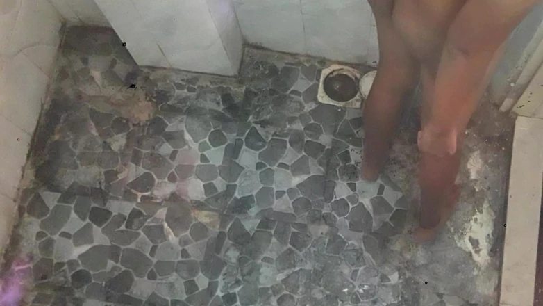 Tina Baby: Nude Couple Bathing Whilst Suck Boobs