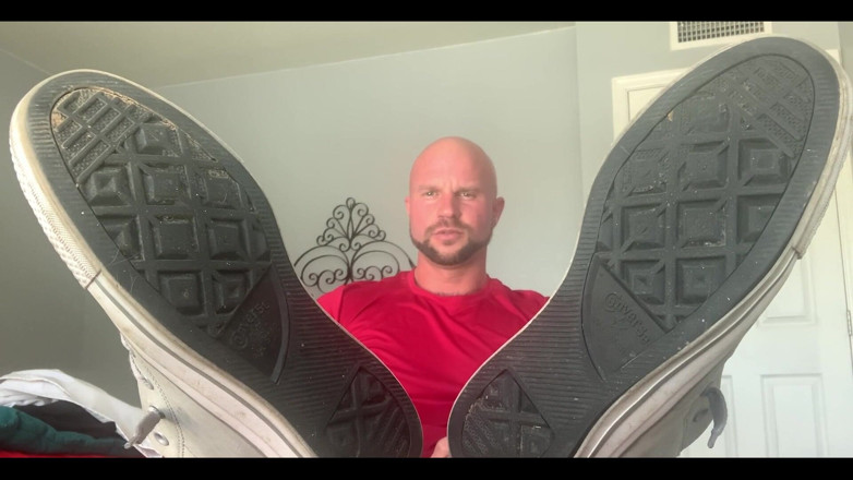 Jasons feet: ‪it’s Bit Weird as You Take My Shoes off