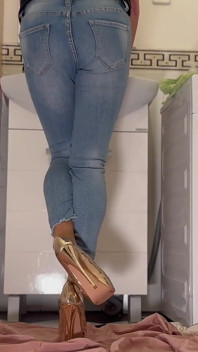 Mojando desesperadamente mis jeans y highheels
