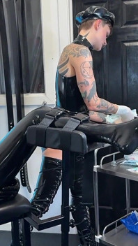 Dublă profunzime: Mistressae & Yazmin Aziz's Sounds & Anal Stretching Challenge