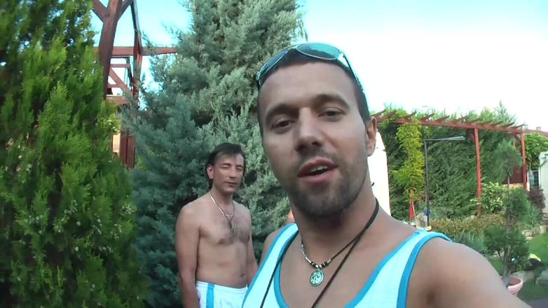 Gang Bang Germany: Amatoare înghițire de spermă și orgie în grup în curtea mea cu multe fete