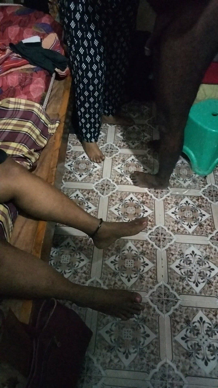 Tamil lesbian: Le tette si toccano e chiacchiere calde