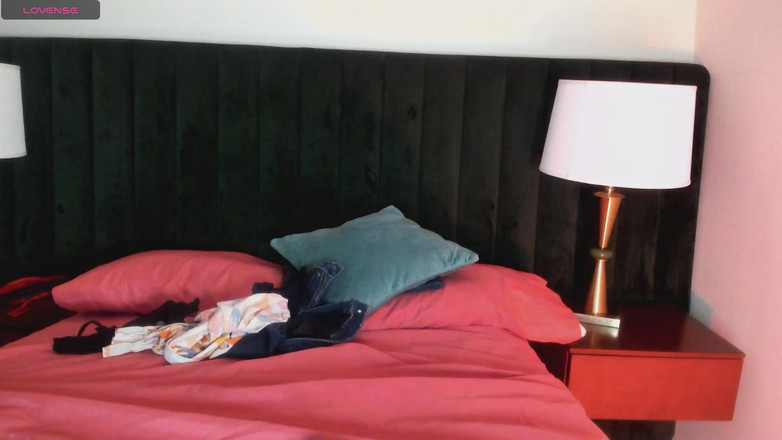 Kira Geiner: ミルフの裸